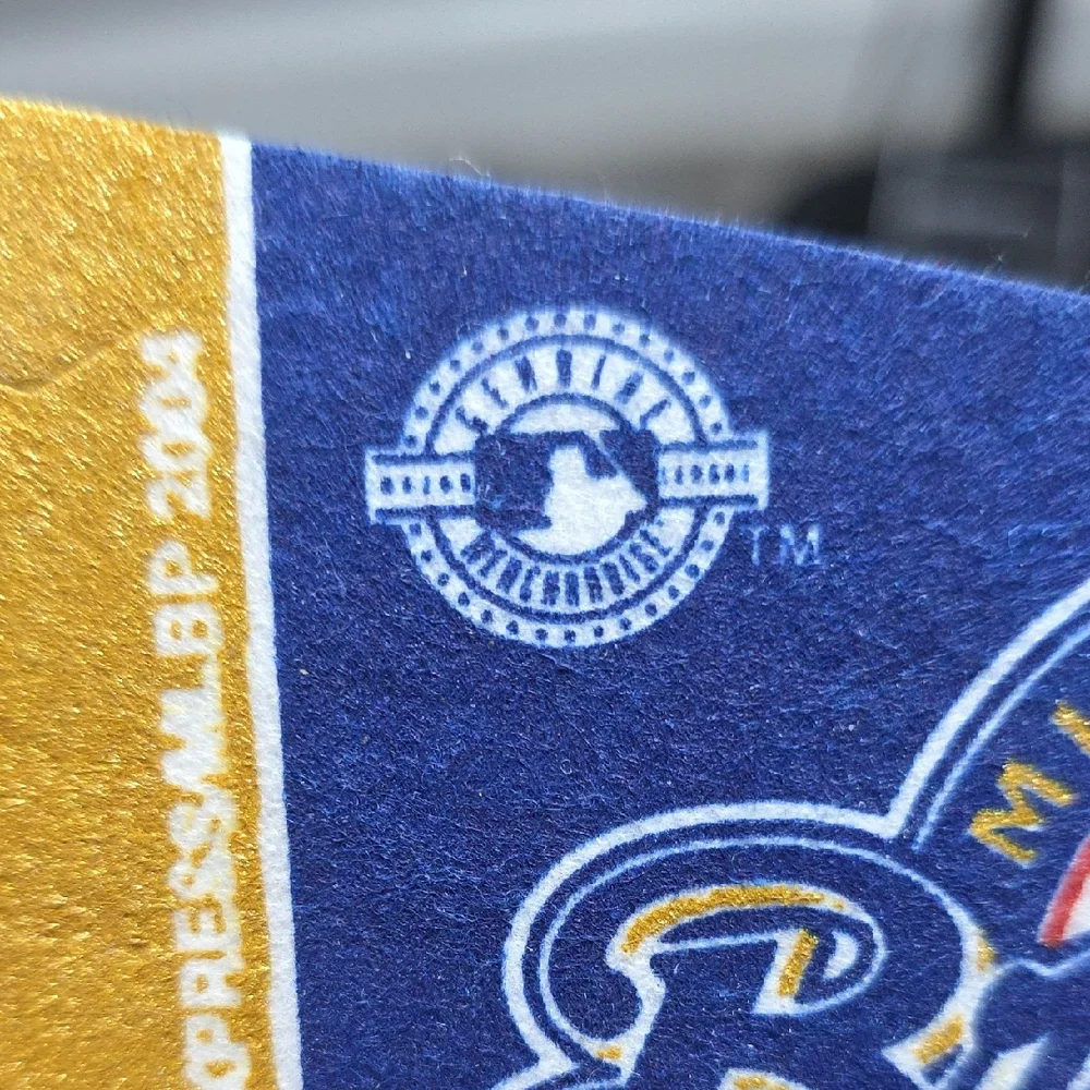 MLB | Vintage '04-'05 Felt Mini Team Pennants 4"x9" Set of 5 - Picture 2 of 5